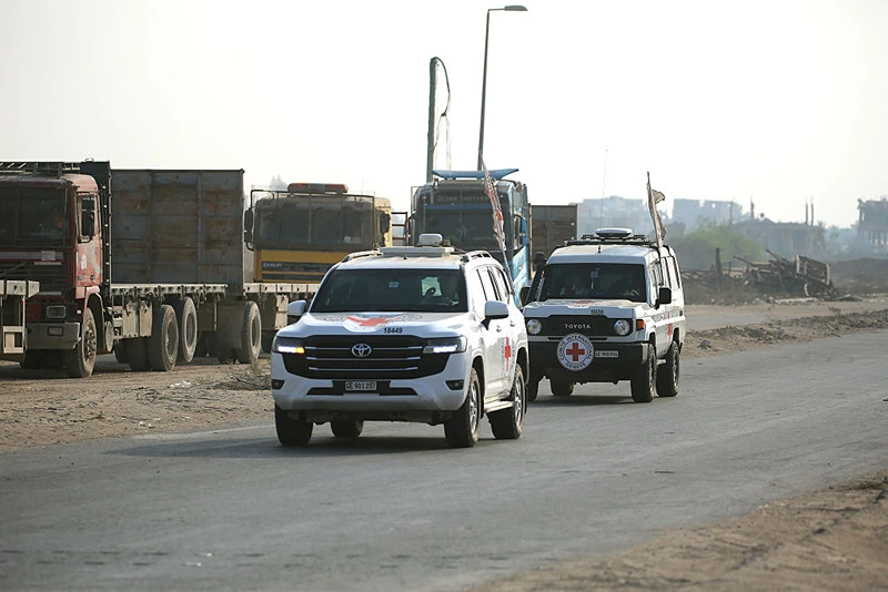 רכבים של הצלב האדום ברצועת עזה, 9 בנובמבר 2025