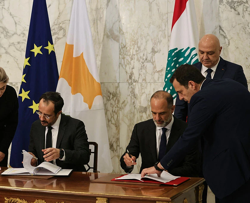 נשיא לבנון, ג׳וזף עון, ונשיא קפריסין, ניקוס כריסטודולידס, חותמים על ההסכם, 26 בנובמבר 2025