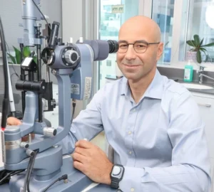 ד"ר אליק רוזנפלד רופא עיניים מומחה, מנתח רשתית וקטרקט