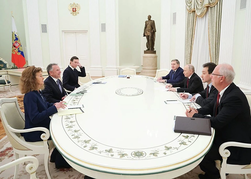 הפגישה בין נשיא רוסיה, ולדימיר פוטין, לבין המשלחת האמריקנית בראשות השליח המיוחד של נשיא ארה"ב, סטיב וויטקוף, שנערכה אתמול בקרמלין, 2 בדצמבר 2025