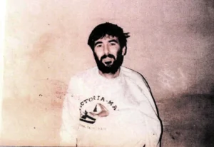 הנווט הישראלי הנעדר, רון ארד, בתמונה מהשבי שהועברה לישראל ב-2008 כחלק מעסקת חילופי שבויים