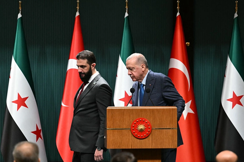 נשיא טורקיה, רג'פ טאיפ ארדואן, ונשיא סוריה, אחמד א-שרע, בעת ביקורו של א-שרע באנקרה, 4 בפברואר 2025