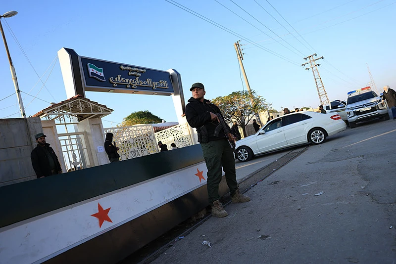 מאבטח של כוחות הביטחון הסורי בחלב, 18 בנובמבר 2025