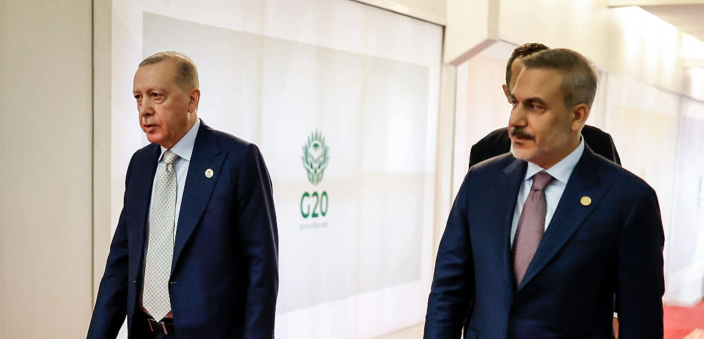 שר החוץ הטורקי, הקאן פידאן, ונשיא טורקיה, רג'פ טאיפ ארדואן, 23 בנובמבר 2025