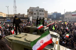 כוחות ביטחון במהלך הפגנת תמיכה בממשל האיראני בטהראן, 12 בינואר 2026