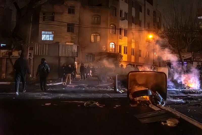 מפגינים במהלך המחאה באיראן, 9 בינואר 2026