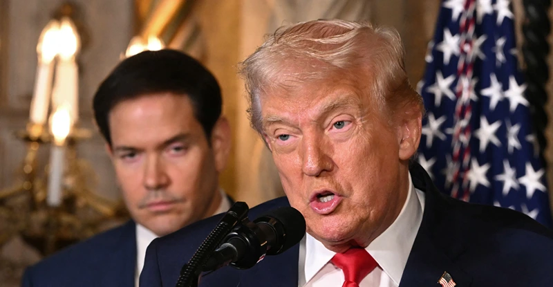 נשיא ארה"ב, דונלד טראמפ, ומזכיר המדינה האמריקני, מרקו רוביו, 22 בדצמבר 2025