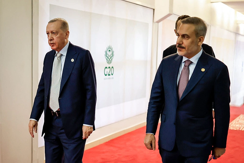 שר החוץ הטורקי, הקאן פידאן, ונשיא טורקיה, רג'פ טאיפ ארדואן, 23 בנובמבר 2025