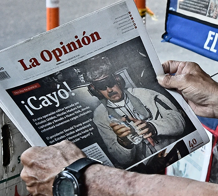 שער עיתון המציג את מדורו האזוק תחת הכותרת "הוא נפל". 4 בינואר 2026