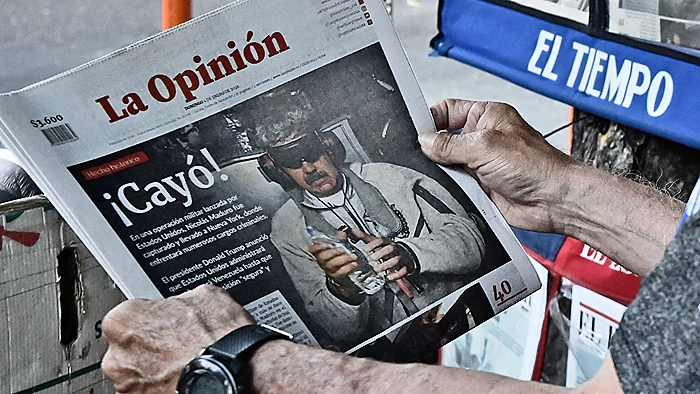 שער עיתון המציג את מדורו האזוק תחת הכותרת "הוא נפל". 4 בינואר 2026