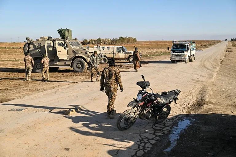 כוחות המשטר הסורי סמוך לעיר אל־חסכה, 21 בינואר 2026