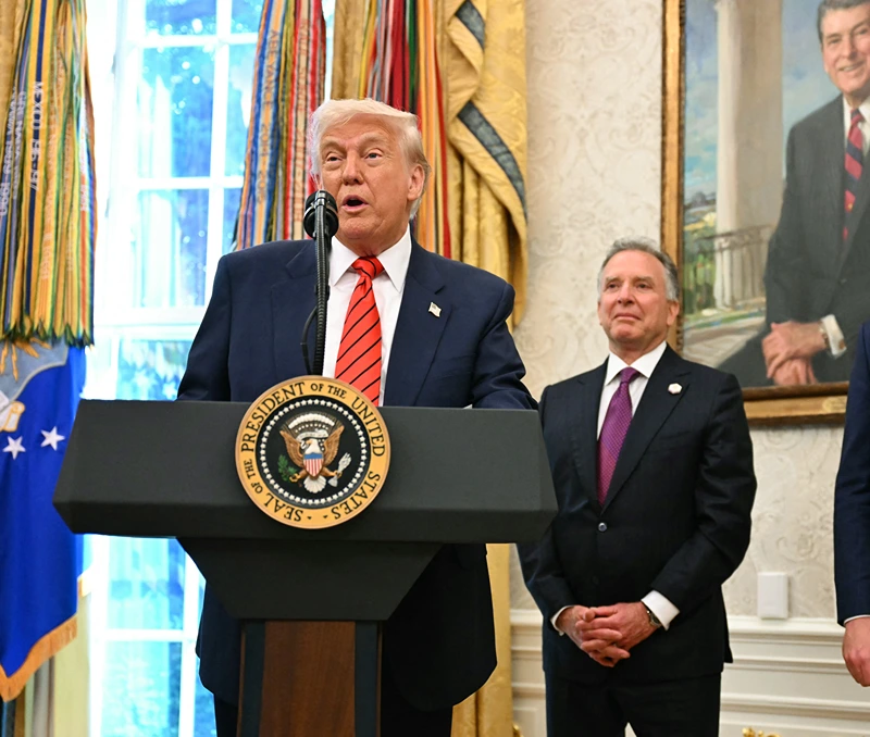 נשיא ארה"ב, דונלד טראמפ, סגן הנשיא, ג'יי די ואנס, והשליח למזרח התיכון סטיב ויטקוף, 6 במאי 2025