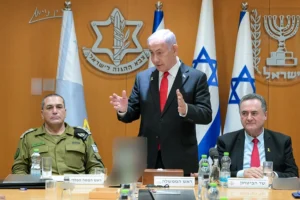 ראש הממשלה בנימין נתניהו, שר הביטחון ישראל כ״ץ והרמטכ״ל רב-אלוף אייל זמיר, 30 ביוני 2025 | צילום: מעיין טואף, לע"מ