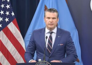 שר המלחמה האמריקני, פיט הגסת', במהלך מסיבת העיתונאים היום