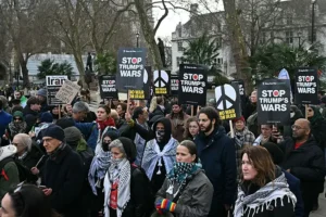 מפגינים בלונדון נגד המלחמה באיראן, 28 בפברואר 2026