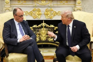 נשיא ארה"ב, דונלד טראמפ, וקנצלר גרמניה, פרידריך מרץ, במהלך מסיבת העיתונאים בבית הלבן היום