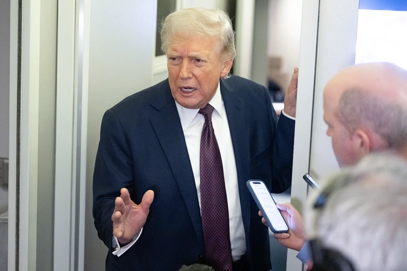 נשיא ארה"ב, דונלד טראמפ, בתדרוך לעיתונאים במטוס האייר פורס 1, 15 במרץ 2026