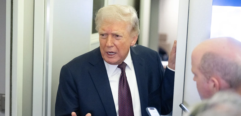 נשיא ארה"ב, דונלד טראמפ, בתדרוך לעיתונאים במטוס האייר פורס 1, 15 במרץ 2026