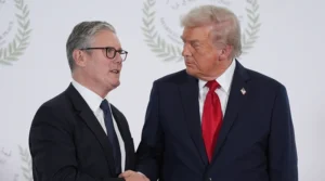 נשיא ארה"ב, דונלד טראמפ, וראש ממשלת בריטניה, קיר סטארמר, 13 באוקטובר 2025