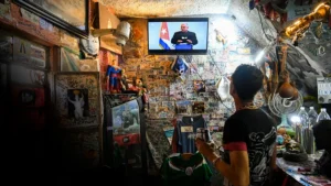 שידור של מנהיג קובה, מיגל דיאס-קאנל, נושא דברים בטלוויזיה הלאומית, בהוואנה, ב-5 בפברואר 2026