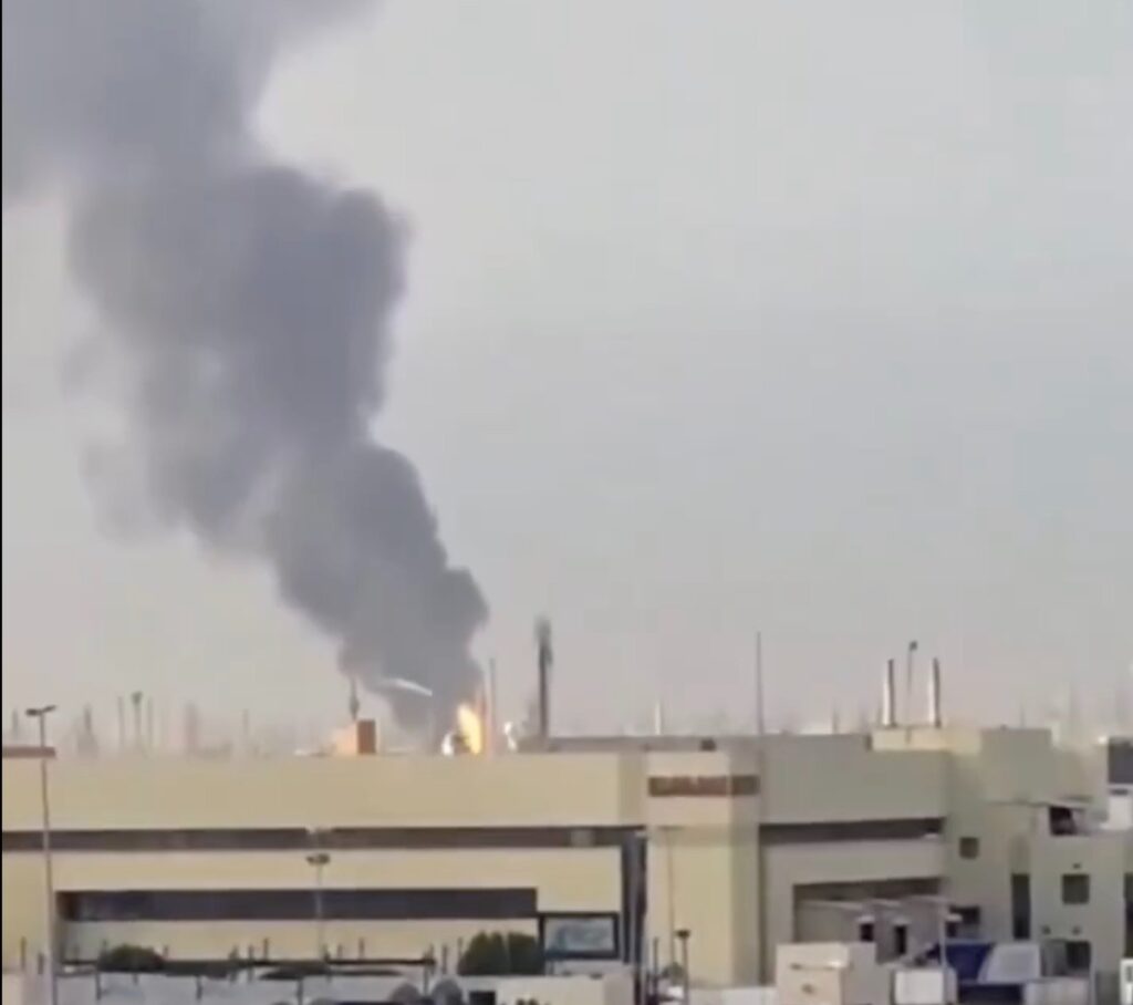 בית הזיקוק הראשי בבחריין, השייך לחברת הנפט הלאומית באפקו, לאחר מתקפת כטב"מים איראנית