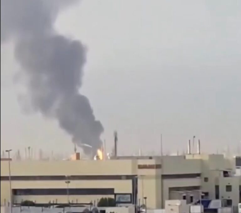 בית הזיקוק הראשי בבחריין, השייך לחברת הנפט הלאומית באפקו, לאחר מתקפת כטב"מים איראנית