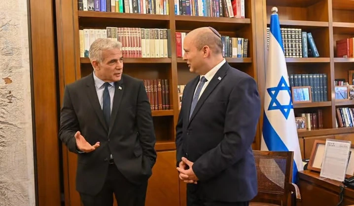 ראש הממשלה לשעבר, נפתלי בנט, וראש הממשלה לשעבר וראש האופוזיציה, יאיר לפיד