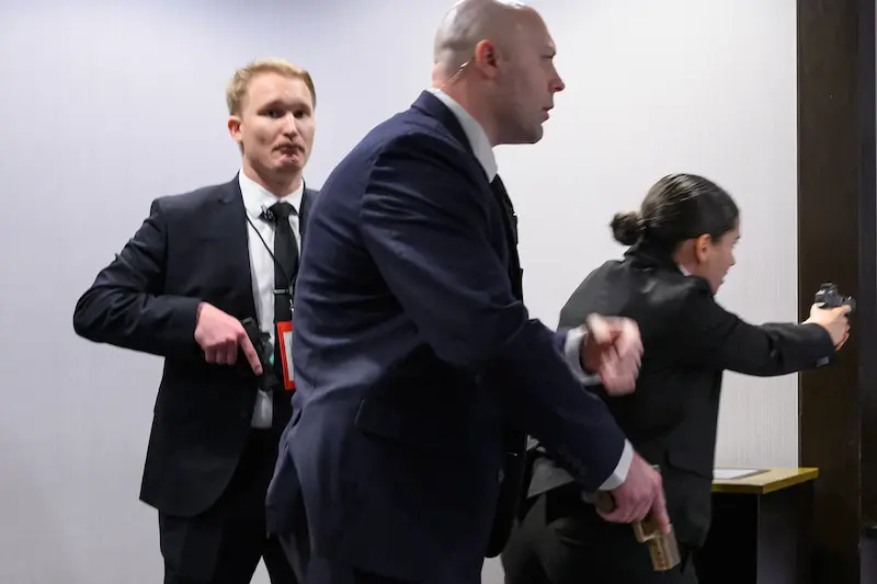 אנשי ביטחון במהלך אירוע הירי, 25 באפריל 2026