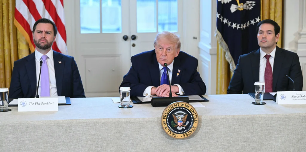 נשיא ארה"ב, דונלד טראמפ, מזכיר המדינה, מרקו רוביו, וסגן הנשיא, ג'יי די ואנס, 9 בינואר 2026