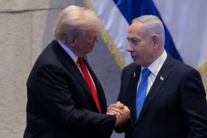 נשיא ארה״ב דונלד טראמפ וראש הממשלה בנימין נתניהו בכנסת, ירושלים, 13 באוקטובר 2025.