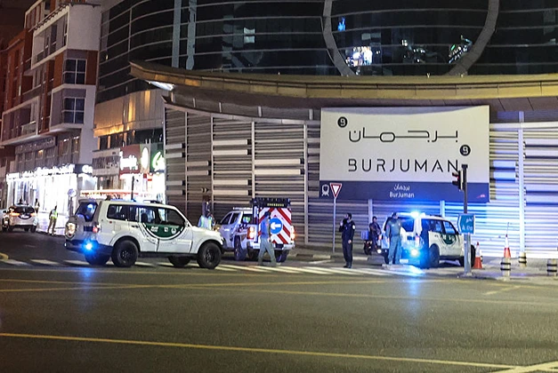 משטרת האמירויות לצד שגרירות ארה"ב בדובאי, 3 במרץ 2026