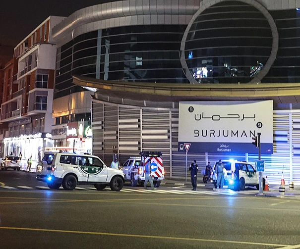 משטרת האמירויות לצד שגרירות ארה"ב בדובאי, 3 במרץ 2026