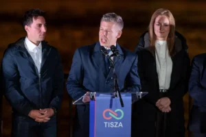 ראש מפלגת טיסא, פטר מאגיאר, בנאום ניצחון לאחר הבחירות בהונגריה, 12 באפריל 2026