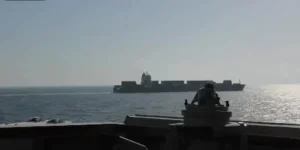 תיעוד מתוך הירי של חיל הים האמריקני על הספינה האיראנית TOUSKA