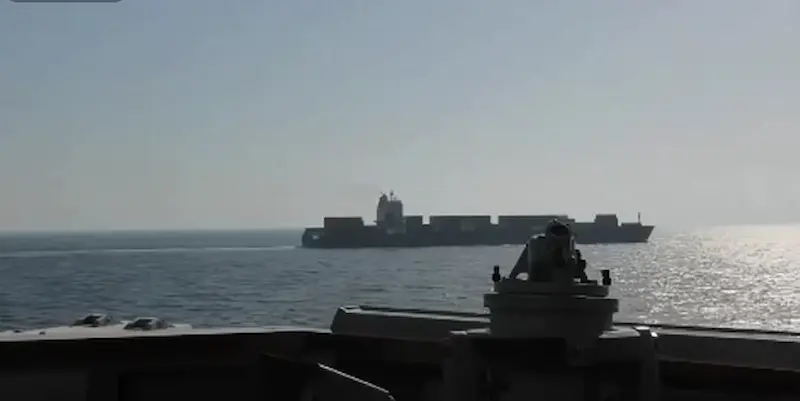 תיעוד מתוך הירי של חיל הים האמריקני על הספינה האיראנית TOUSKA