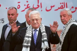 יו"ר הרש"פ, מחמוד עבאס, בוועידת הנוער של פת"ח ברמאללה, 27 בנובמבר 2025