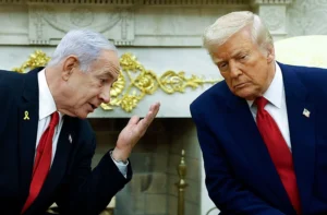 נשיא ארה"ב, דונלד טראמפ, וראש הממשלה, בנימין נתניהו, בעת ביקור של נתניהו בבית הלבן, 7 באפריל 2025