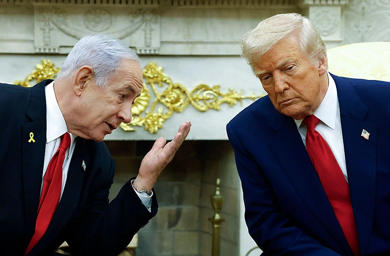 נשיא ארה"ב, דונלד טראמפ, וראש הממשלה, בנימין נתניהו, בעת ביקור של נתניהו בבית הלבן, 7 באפריל 2025