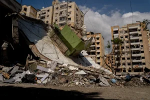 בניין הרוס ברובע א-דאחיה בביירות, לבנון, 6 במאי 2026
