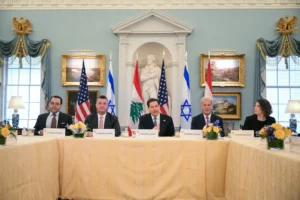 מזכיר המדינה האמריקני, מרקו רוביו, עם שגרירי ישראל ולבנון בסבב השיחות הקודם בוושינגטון, 14 באפריל 2026