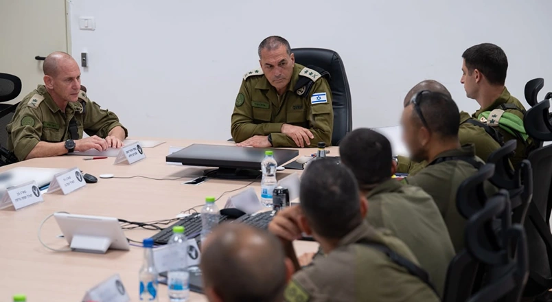הרמטכ"ל, רא"ל אייל זמיר, ומפקדי האוגדות והחטיבות בפיקוד צפון במהלך הפגישה היום