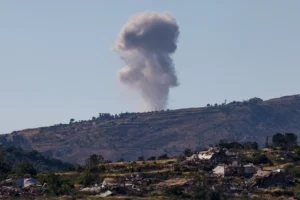 עשן מיתמר בעקבות הפגזה של צה''ל בדרום לבנון