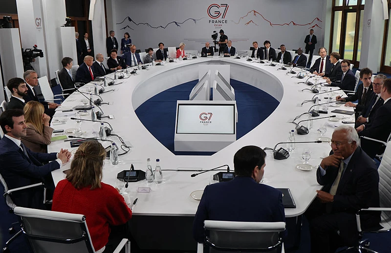 מנהיגי מדינות ה-G7 במהלך פסגת אוויאן בצרפת, 17 ביוני 2026