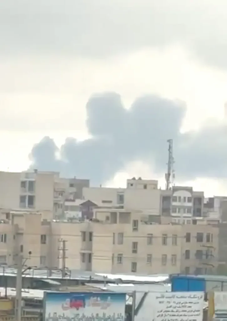 עשן מיתמר לאחר התקפה של חיל האוויר על מלארד במחוז טהראן, 8 ביוני 2026