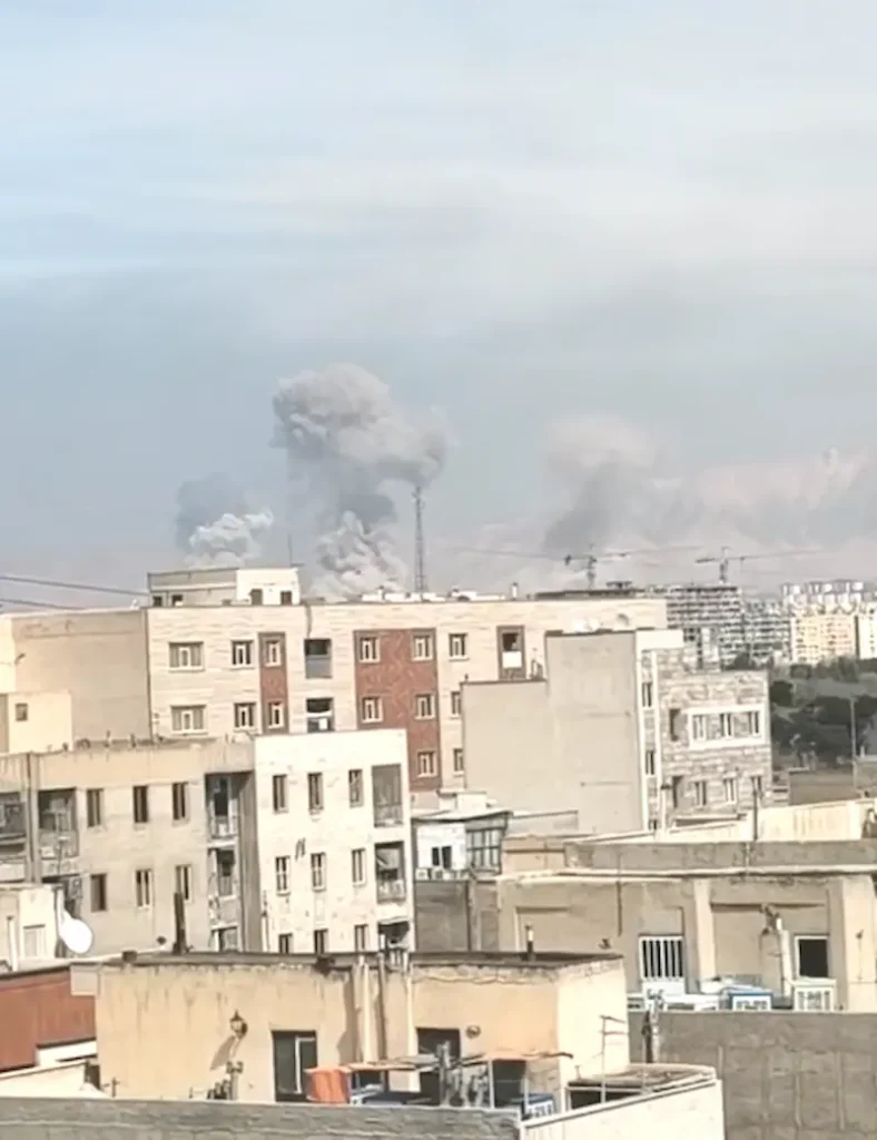 תיעוד שעלה לרשתות ממה שתואר כתקיפה ישראלית בטהראן