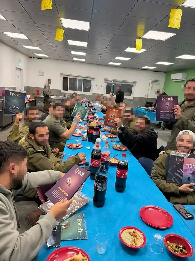     מתוך קמפיין חלוקת גיליונות המגזין לחיילי צה"ל
