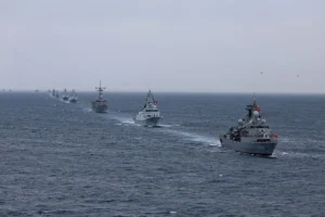 הפריגטה הטורקית TCG Turgutreis וספינות נוספות מהצי הטורקי במהלך תרגיל, 9 באפריל 2026