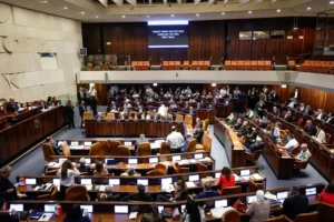 מליאת הכנסת בהצבעה על החוק המגדיר מחדש את תפקיד היועמ"ש, 15 ביולי 2026