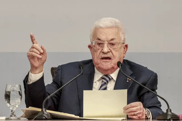 יו"ר הרש"פ, מחמוד עבאס, במהלך ועידת הפת"ח השמינית ברמאללה, 14 במאי 2026