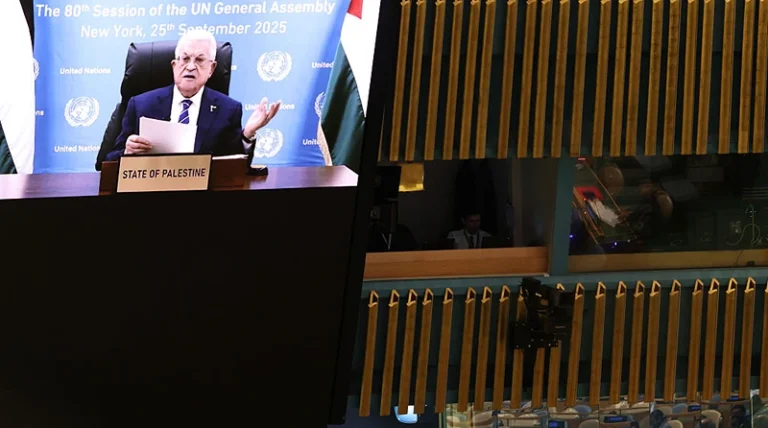 יו"ר הרש"פ, מחמוד עבאס, נואם בווידאו בעצרת הכללית של האו"ם, 25 בספטמבר 2025